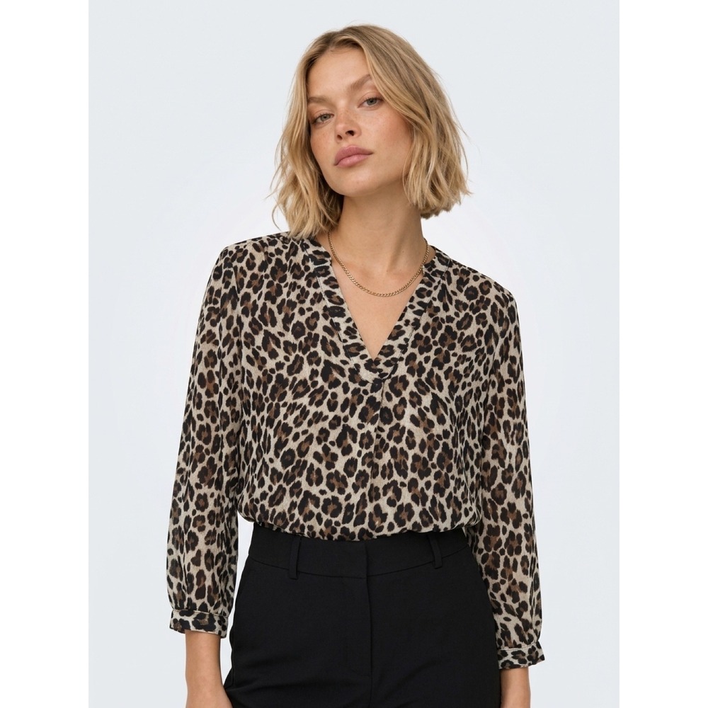 Vince Camuto Blouse Leopard Print V-Neck Long Sleeve Sz M Mobwife minimalist